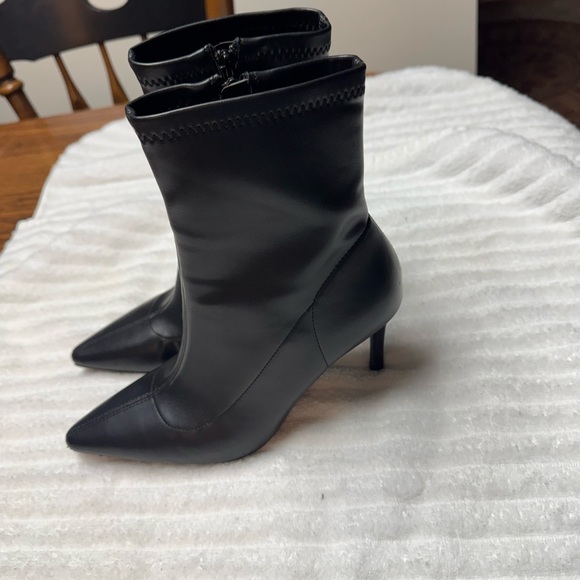 SONOMA Black Pointed Toe Stiletto Zip Ankle Bootie CAMARA ABALJACK Size 9 - Picture 4 of 13